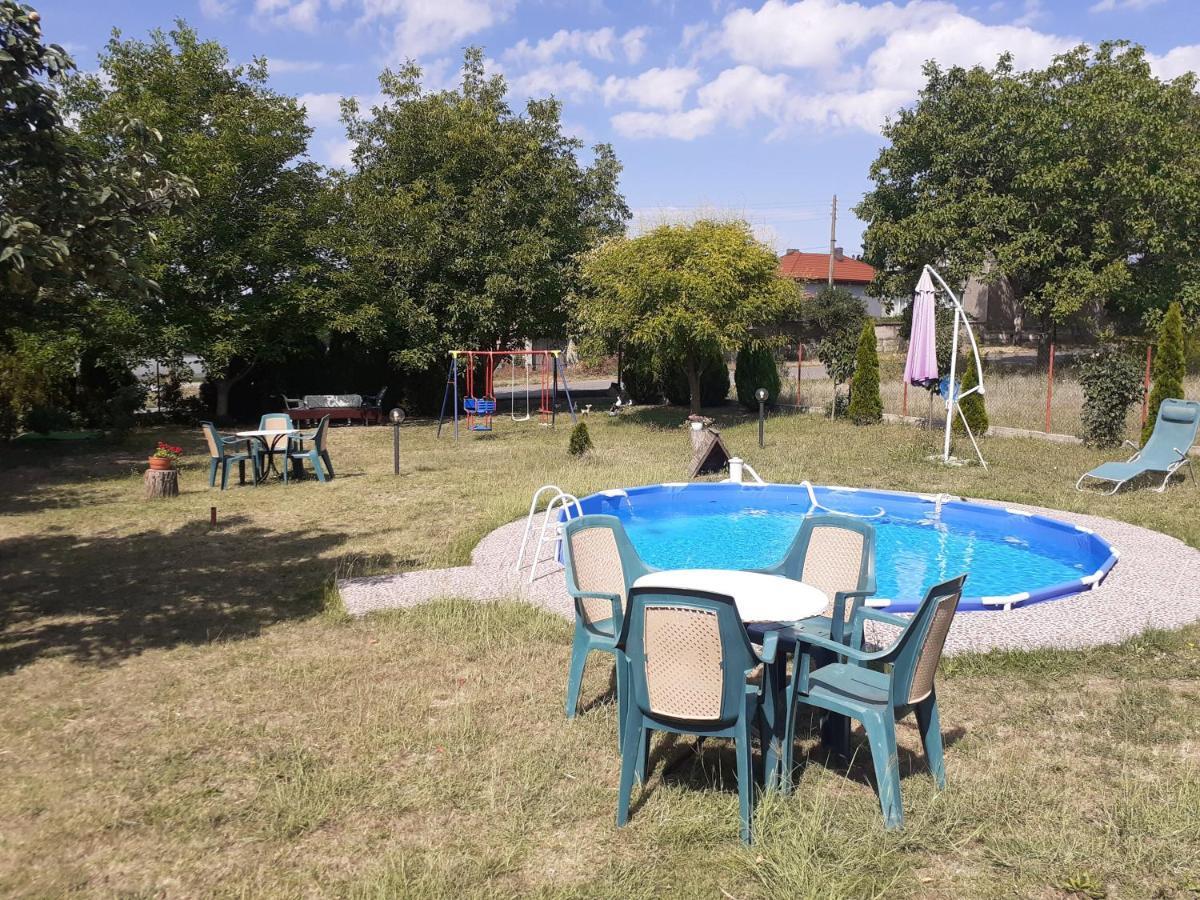 Guest House Edelvais Dve Mogili Екстер'єр фото