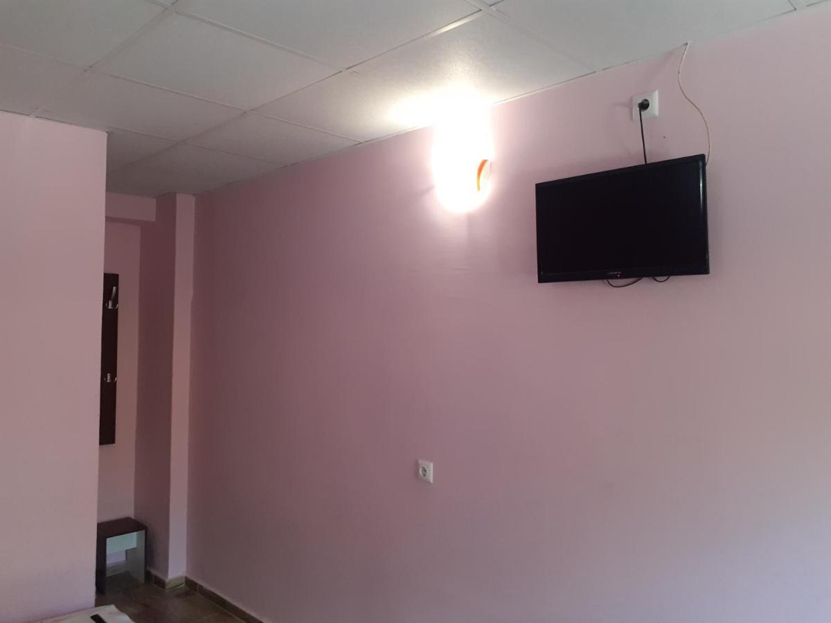 Guest House Edelvais Dve Mogili Екстер'єр фото