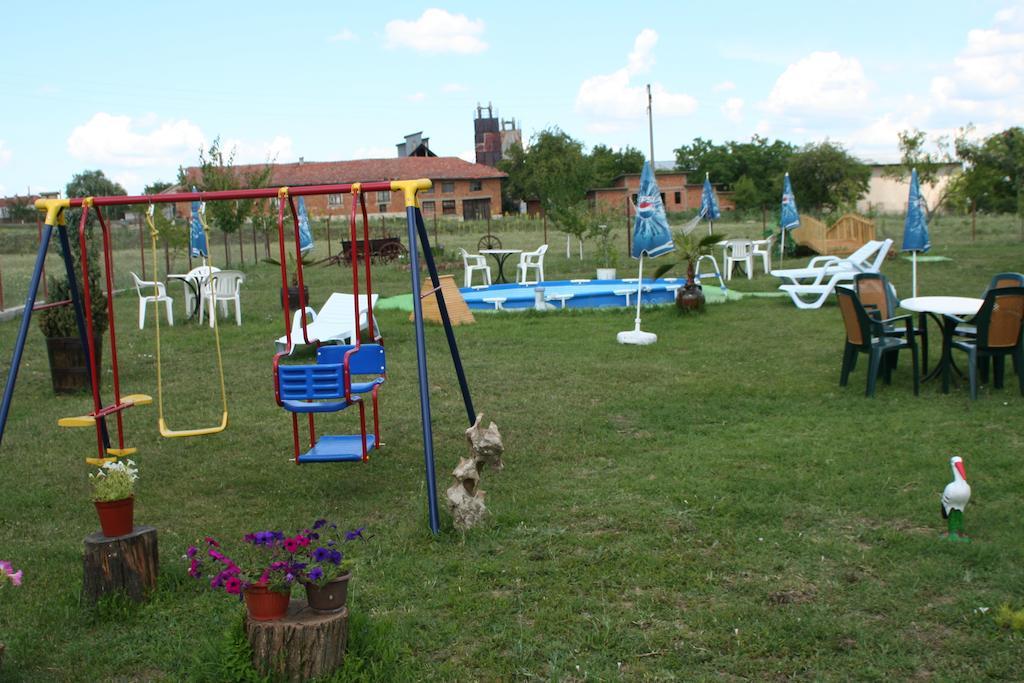 Guest House Edelvais Dve Mogili Екстер'єр фото