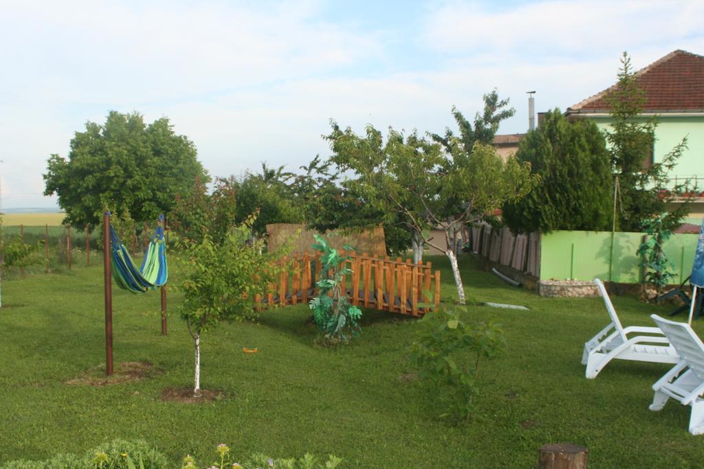 Guest House Edelvais Dve Mogili Екстер'єр фото