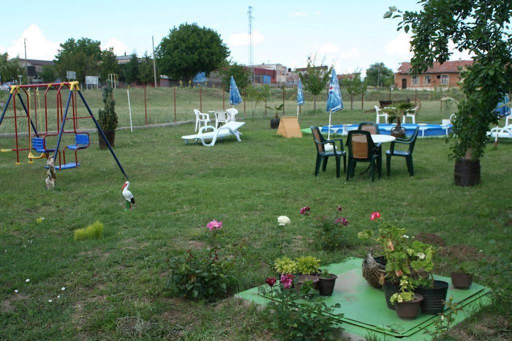 Guest House Edelvais Dve Mogili Екстер'єр фото